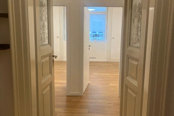 Prenájom nebytového priestoru 32 m², Pařížská, Praha Prenájom nebytového priestoru 32 m², Pařížská, Praha