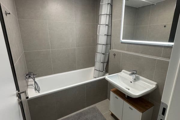 Prenájom bytu 2-izbový 44 m², Bratislava - mestská časť Staré Mesto, Bratislavský kraj Prenájom bytu 2-izbový 44 m², Bratislava - mestská časť Staré Mesto, Bratislavský kraj