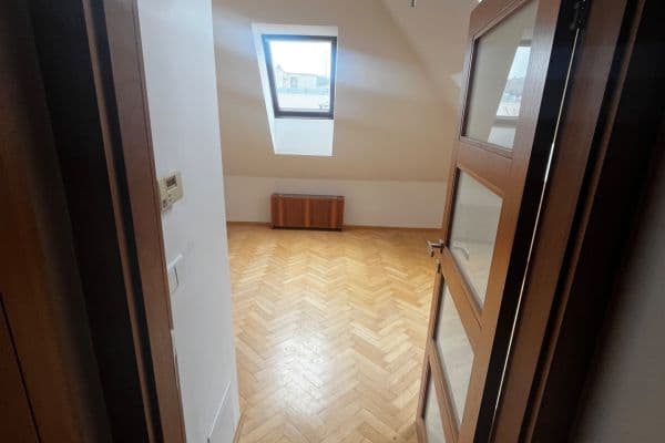 Prenájom bytu 2-izbový 60 m², Jeremenkova, Praha Prenájom bytu 2-izbový 60 m², Jeremenkova, Praha