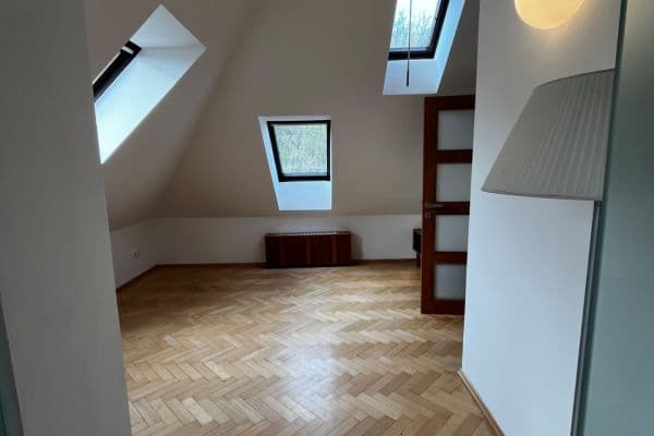 Prenájom bytu 2-izbový 60 m², Jeremenkova, Praha Prenájom bytu 2-izbový 60 m², Jeremenkova, Praha