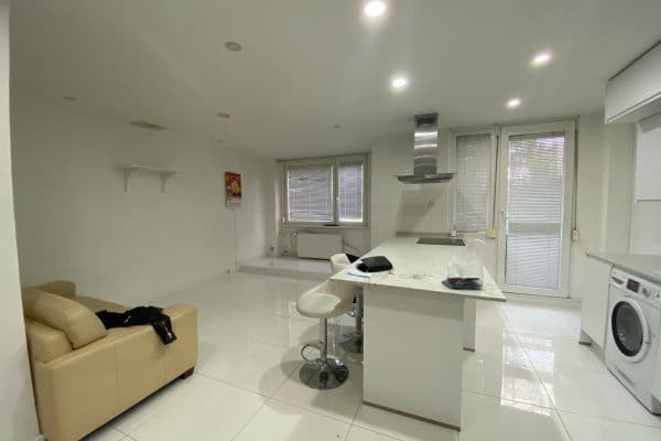 Prenájom bytu 3-izbový 65 m², Brandlova, Praha Prenájom bytu 3-izbový 65 m², Brandlova, Praha