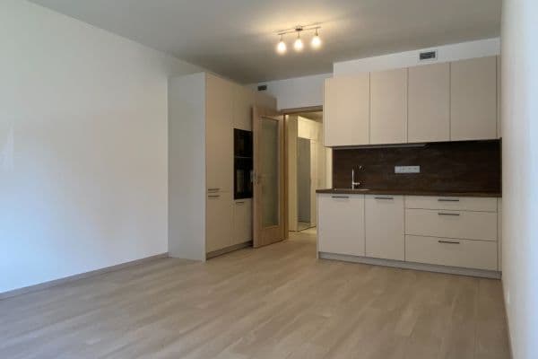 Prenájom bytu 1-izbový 33 m², Poděbradská, Praha Prenájom bytu 1-izbový 33 m², Poděbradská, Praha