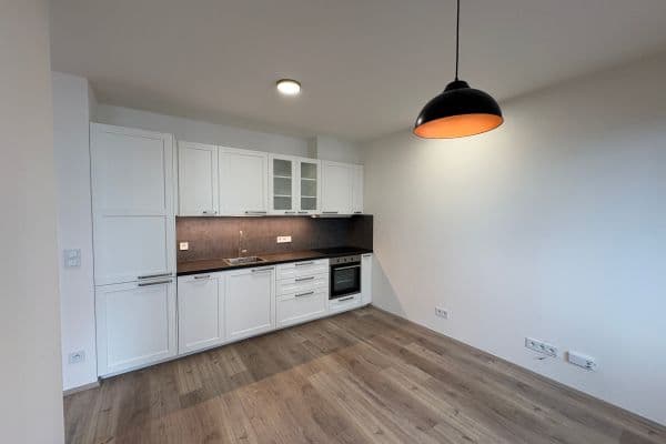 Prenájom bytu 1-izbový 32 m², Fabiánové, Praha Prenájom bytu 1-izbový 32 m², Fabiánové, Praha