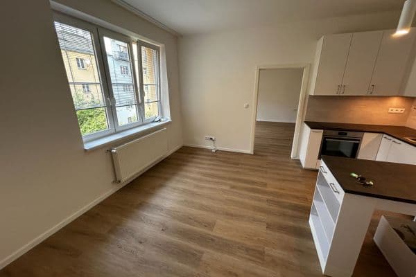 Prenájom bytu 2-izbový 53 m², Osadní, Praha Prenájom bytu 2-izbový 53 m², Osadní, Praha