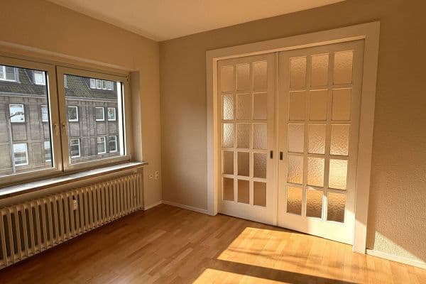 Prenájom bytu 4-izbový 110 m², Fuldastraße 21, Duisburg Prenájom bytu 4-izbový 110 m², Fuldastraße 21, Duisburg