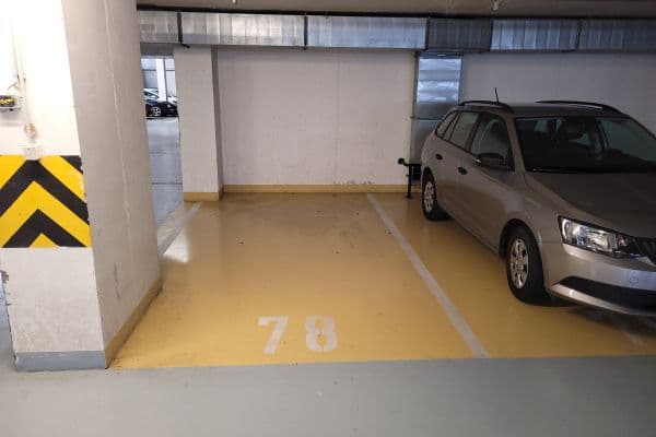 Prenájom garáže 10 m², Hnězdenská, Praha Prenájom garáže 10 m², Hnězdenská, Praha