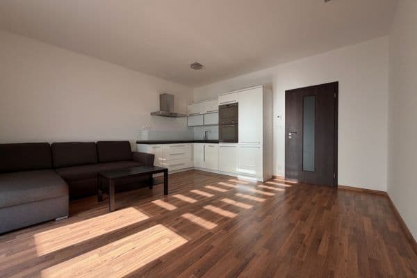 Prenájom bytu 2-izbový 63 m², Jantarová, Ostrava Prenájom bytu 2-izbový 63 m², Jantarová, Ostrava