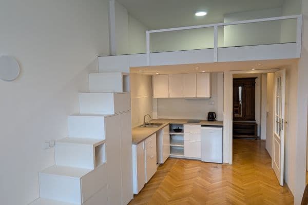 Prenájom bytu 1-izbový 25 m², Arbesovo náměstí, Praha Prenájom bytu 1-izbový 25 m², Arbesovo náměstí, Praha