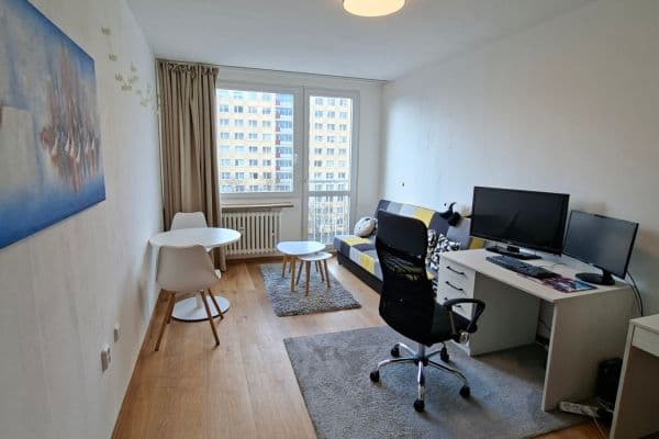 Prenájom bytu 2-izbový 44 m², Frýdlantská, Praha Prenájom bytu 2-izbový 44 m², Frýdlantská, Praha