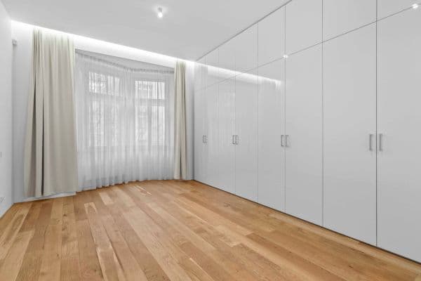 Prenájom bytu 3-izbový 98 m², Laubova, Praha Prenájom bytu 3-izbový 98 m², Laubova, Praha