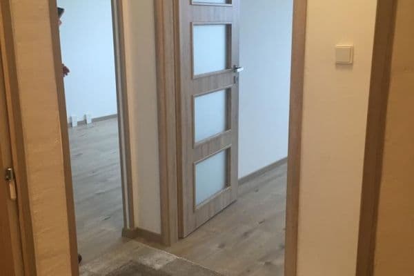 Prenájom bytu 2-izbový 44 m², Ciolkovského, Praha Prenájom bytu 2-izbový 44 m², Ciolkovského, Praha