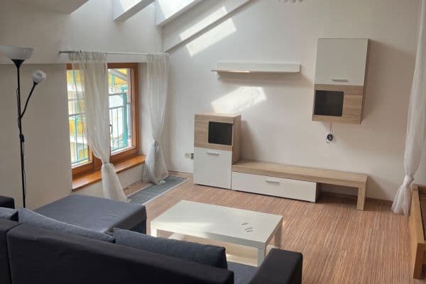 Prenájom bytu 1-izbový 37 m², Padovská, Praha Prenájom bytu 1-izbový 37 m², Padovská, Praha