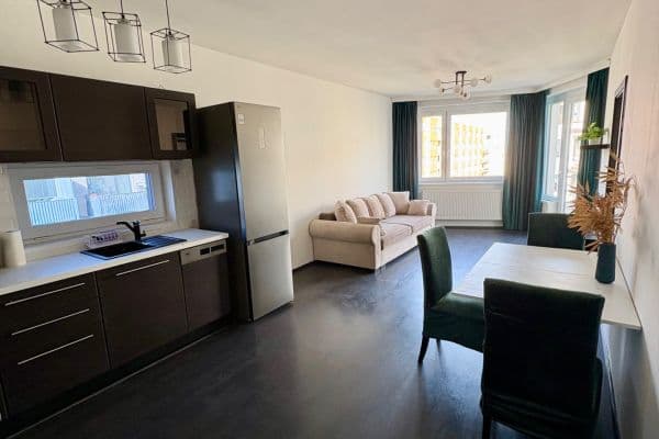 Prenájom bytu 2-izbový 57 m², Makedonská, Praha Prenájom bytu 2-izbový 57 m², Makedonská, Praha