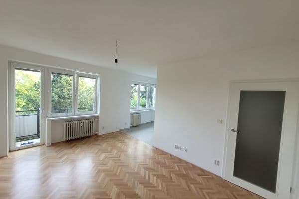 Prenájom bytu 2-izbový 55 m², Komornická, Praha Prenájom bytu 2-izbový 55 m², Komornická, Praha