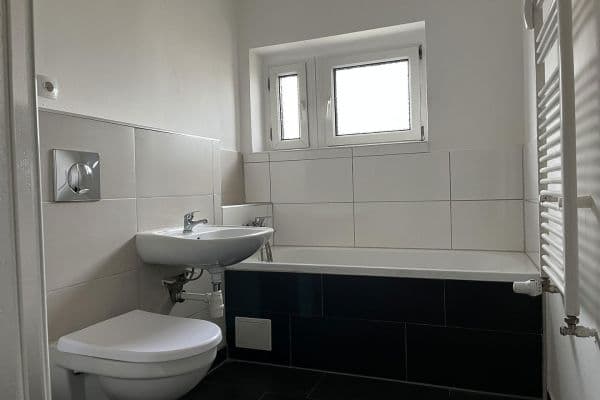 Prenájom bytu 3-izbový 76 m², Leipziger Straße 132, Zwickau, Sasko Prenájom bytu 3-izbový 76 m², Leipziger Straße 132, Zwickau, Sasko