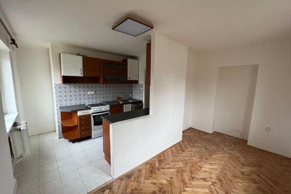 Prenájom bytu 3-izbový 64 m², Jívanská, Praha Prenájom bytu 3-izbový 64 m², Jívanská, Praha