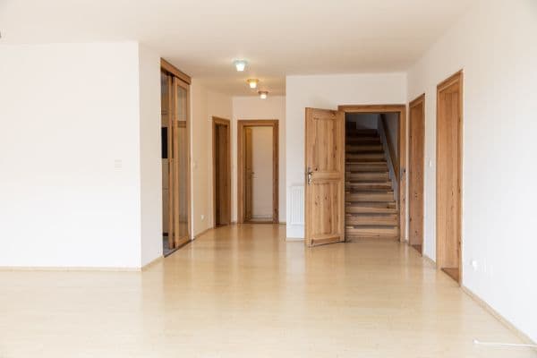 Prenájom bytu 4-izbový 150 m², Ohnivcova, Praha Prenájom bytu 4-izbový 150 m², Ohnivcova, Praha