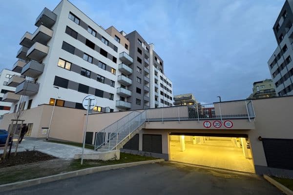 Prenájom bytu 2-izbový 46 m², Fabiánové, Praha Prenájom bytu 2-izbový 46 m², Fabiánové, Praha