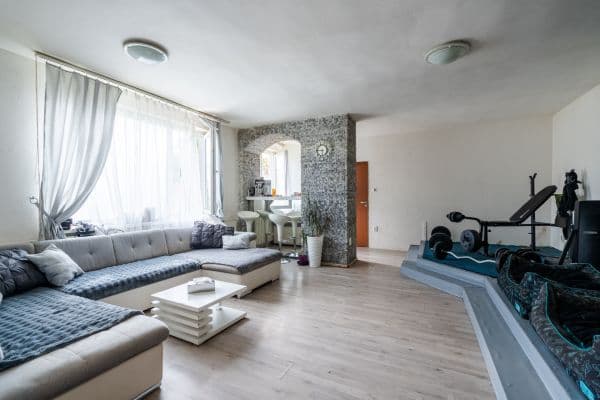 Prenájom bytu 4-izbový 110 m², U Kaple, Ostopovice Prenájom bytu 4-izbový 110 m², U Kaple, Ostopovice