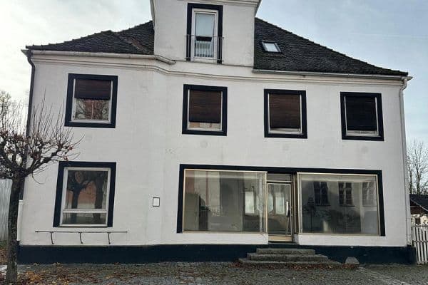 Predaj domu 212 m², pozemek 906 m², Bahnhofstraße 3, Gangkofen Predaj domu 212 m², pozemek 906 m², Bahnhofstraße 3, Gangkofen