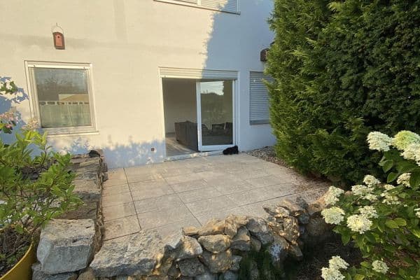 Prenájom bytu 1-izbový 40 m², Aidlingen Prenájom bytu 1-izbový 40 m², Aidlingen