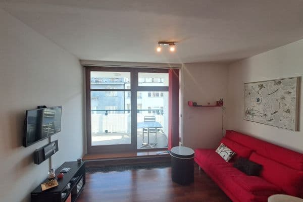 Prenájom bytu 2-izbový 44 m², Hradecká, Praha Prenájom bytu 2-izbový 44 m², Hradecká, Praha