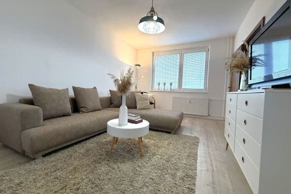 Prenájom bytu 3-izbový 68 m², Studená, Ružinov Prenájom bytu 3-izbový 68 m², Studená, Ružinov