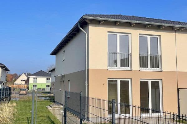 Prenájom domu 140 m², pozemek 400 m², Ottokar-Domma-Weg 9, Schöneiche bei Berlin Prenájom domu 140 m², pozemek 400 m², Ottokar-Domma-Weg 9, Schöneiche bei Berlin