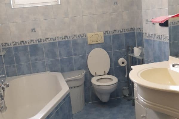 Prenájom bytu 2-izbový 42 m², Štefánikova, Louny Prenájom bytu 2-izbový 42 m², Štefánikova, Louny