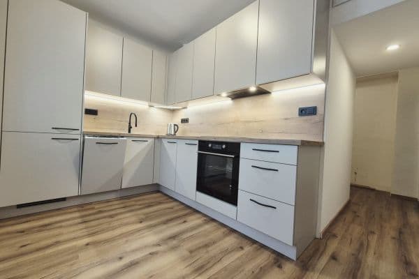 Prenájom bytu 2-izbový 56 m², Buková, Praha Prenájom bytu 2-izbový 56 m², Buková, Praha