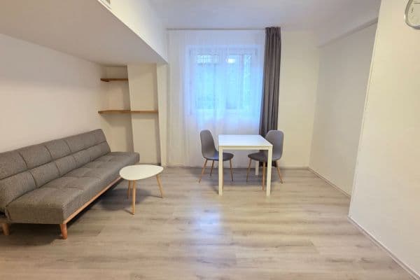 Prenájom bytu 2-izbový 40 m², Slezská, Praha Prenájom bytu 2-izbový 40 m², Slezská, Praha