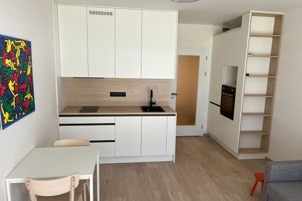 Prenájom bytu 1-izbový 32 m², Poděbradská, Praha Prenájom bytu 1-izbový 32 m², Poděbradská, Praha