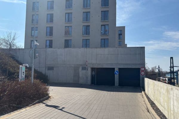 Prenájom garáže 25 m², Novovysočanská, Praha Prenájom garáže 25 m², Novovysočanská, Praha