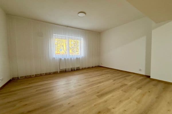 Prenájom bytu 2-izbový 53 m², Mochovská, Praha Prenájom bytu 2-izbový 53 m², Mochovská, Praha