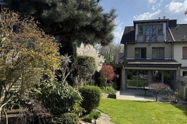 Predaj domu 149 m², pozemek 398 m², Mülheim an der Ruhr Predaj domu 149 m², pozemek 398 m², Mülheim an der Ruhr