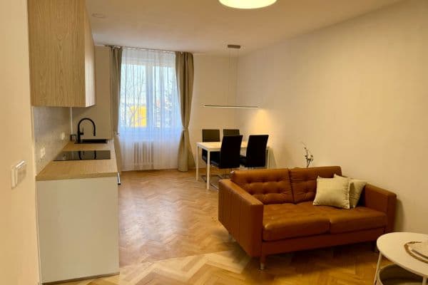 Prenájom bytu 3-izbový 56 m², Hodonínská, Praha Prenájom bytu 3-izbový 56 m², Hodonínská, Praha