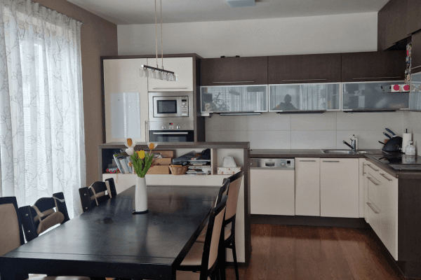 Prenájom bytu 3-izbový 94 m², V Třešňovce, Praha Prenájom bytu 3-izbový 94 m², V Třešňovce, Praha