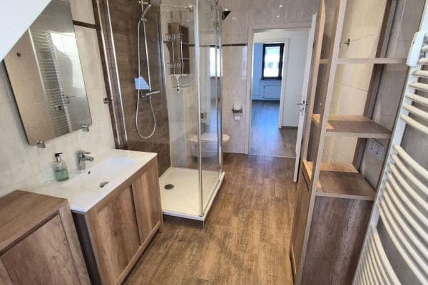 Prenájom bytu 4-izbový 116 m², Schubertstrasse, Dreieich Prenájom bytu 4-izbový 116 m², Schubertstrasse, Dreieich