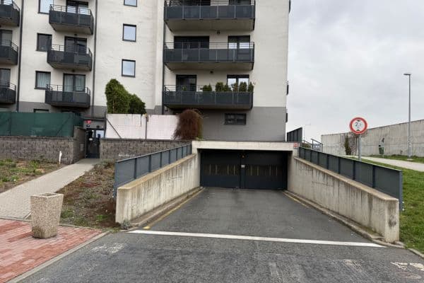 Prenájom garáže 12 m², Praha Prenájom garáže 12 m², Praha