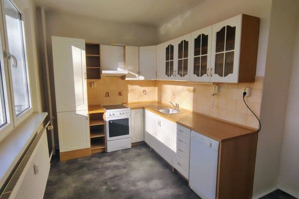 Prenájom bytu 3-izbový 70 m², Sametová, Liberec Prenájom bytu 3-izbový 70 m², Sametová, Liberec