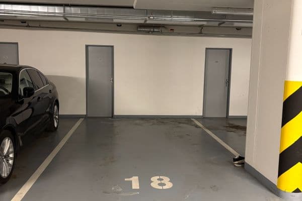 Prenájom garáže 14 m², Petrohradská, Praha Prenájom garáže 14 m², Petrohradská, Praha