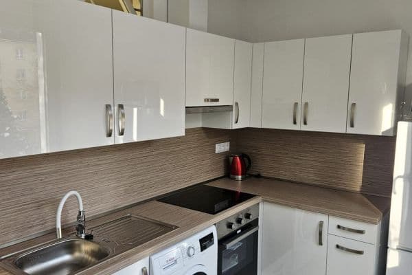 Prenájom bytu 1-izbový 50 m², Stará cesta, Vsetín Prenájom bytu 1-izbový 50 m², Stará cesta, Vsetín