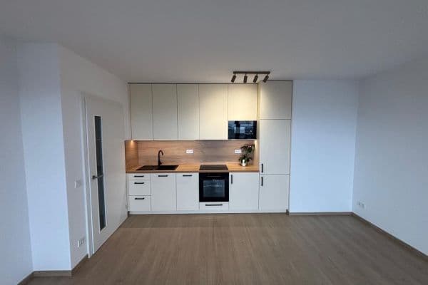 Prenájom bytu 1-izbový 34 m², Tupolevova, Praha Prenájom bytu 1-izbový 34 m², Tupolevova, Praha
