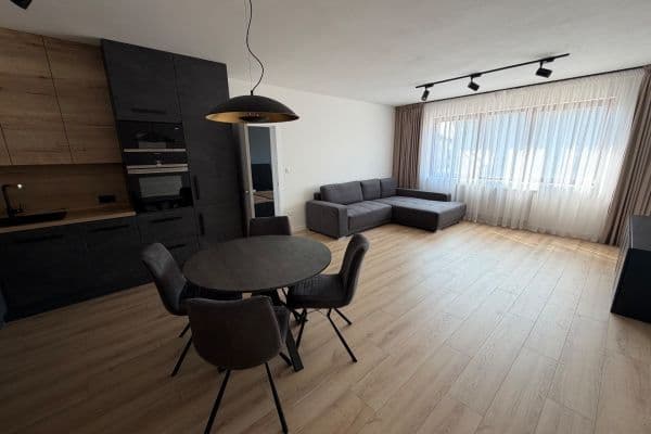 Prenájom bytu 2-izbový 67 m², Bolívarova, Praha Prenájom bytu 2-izbový 67 m², Bolívarova, Praha