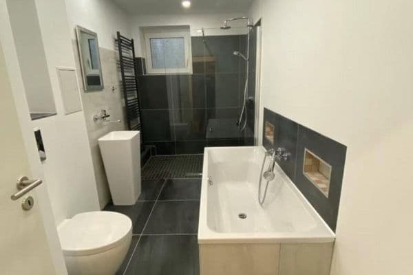 Prenájom bytu 2-izbový 73 m², Düsseldorf, Severné Porýnie - Westfálsko Prenájom bytu 2-izbový 73 m², Düsseldorf, Severné Porýnie - Westfálsko