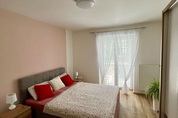 Prenájom bytu 3-izbový 64 m², U Tržnice, Neratovice Prenájom bytu 3-izbový 64 m², U Tržnice, Neratovice