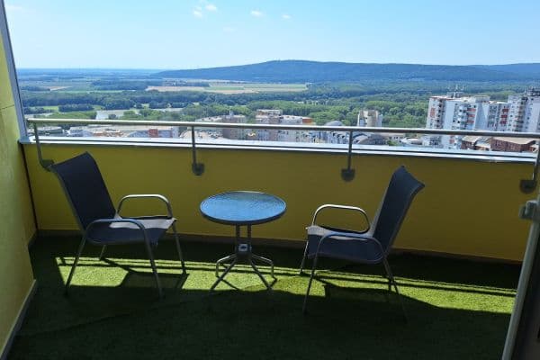 Prenájom bytu 2-izbový 72 m², Majerníkova, Karlova Ves Prenájom bytu 2-izbový 72 m², Majerníkova, Karlova Ves