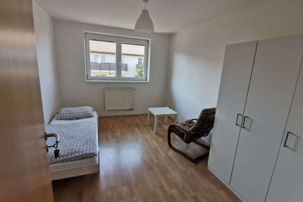 Prenájom bytu 4-izbový 86 m², Za Hotely, Horoměřice Prenájom bytu 4-izbový 86 m², Za Hotely, Horoměřice