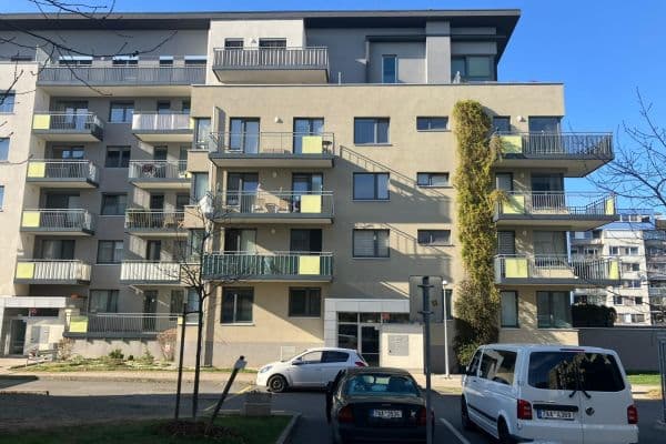 Prenájom bytu 3-izbový 70 m², Rižská, Praha Prenájom bytu 3-izbový 70 m², Rižská, Praha