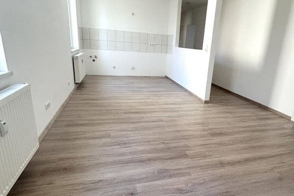 Prenájom bytu 4-izbový 95 m², Bernburgerstraße 16, Dessau-Roßlau Prenájom bytu 4-izbový 95 m², Bernburgerstraße 16, Dessau-Roßlau